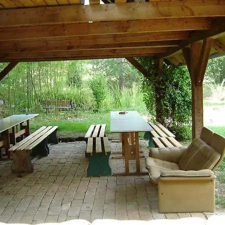 فندق مبيت وإفطار Vadgesztenye Panzio *