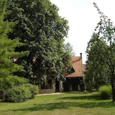 Vadgesztenye Panzio Peçuy