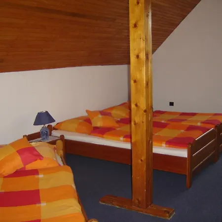 فندق مبيت وإفطار Vadgesztenye Panzio